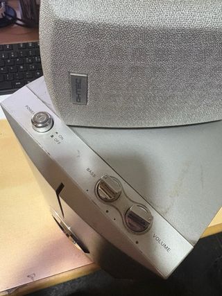 Altavoces 2.1 AHTEC Grises y Plateados