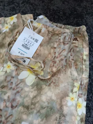 Pantalones florales beige y amarillos talla S