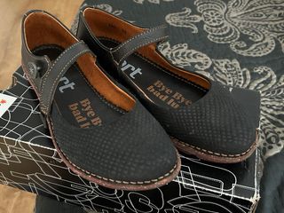 Merceditas art negras con hebilla y detalle