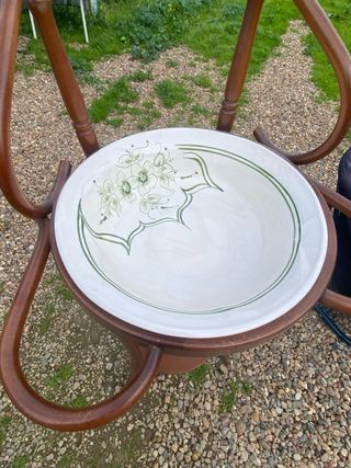 Palanganero de madera con espejo y jarra