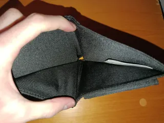 Cartera negra de tela