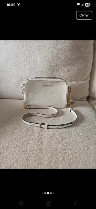 Bolso Michael Kors blanco roto cadena dorada.