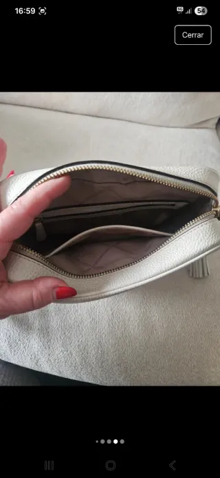 Bolso Michael Kors blanco roto cadena dorada.