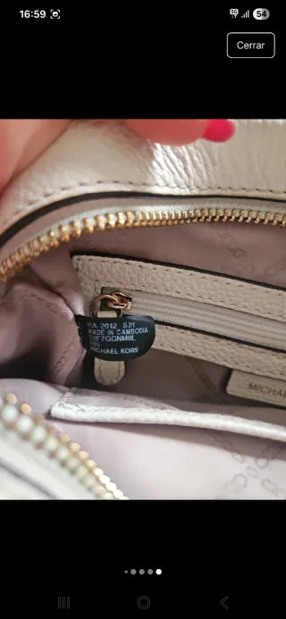 Bolso Michael Kors blanco roto cadena dorada.