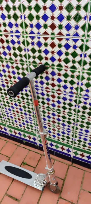 Patinete infantil plateado