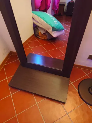 Specchio da terra con cornice in legno