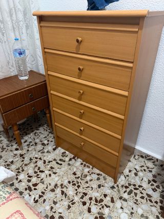 Tocador de madera marrón