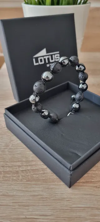 Pulsera Lotus Piedras Volcánicas y Hematita