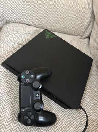 PS4 Slim 500GB Negra con Logo Razer