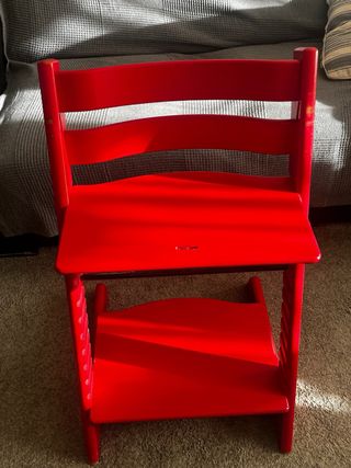 Trona Stokke Roja en muy buen estado