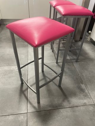 Butacas altas cocina rosa y plata