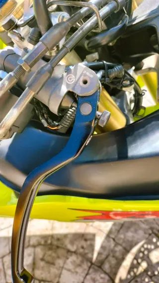 Suzuki GSX Amarilla Deportiva Manual