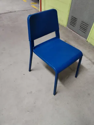 Silla azul moderna