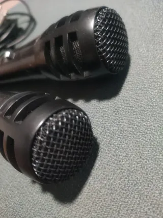 2 Micrófonos Karaoke con Cable