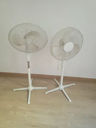 2 Ventiladores de Pie Blancos