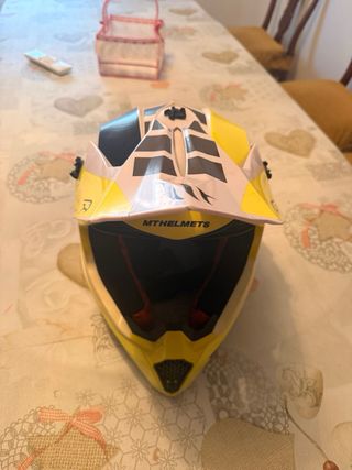 Casco Motocross MT Falcon T-S Amarillo