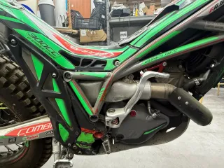 Moto de trial matriculada