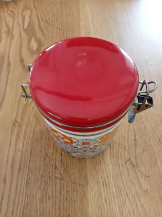 Barattolo in ceramica con decoro