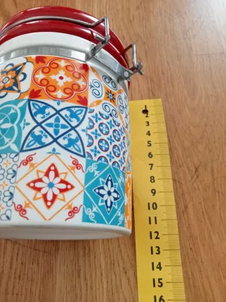 Barattolo in ceramica con decoro