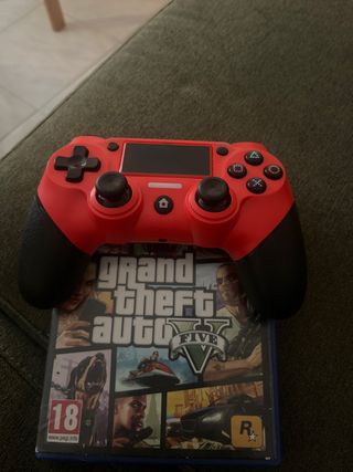 GTA V PS4 + Mando PS4 Rojo