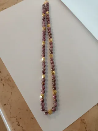 Collana perle vetro e pietra lavica