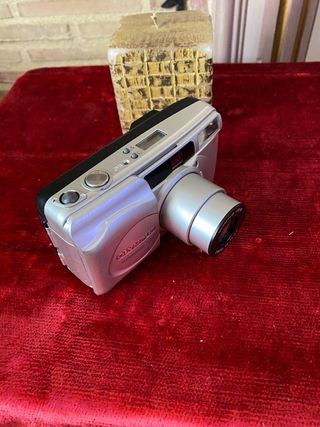 Olympus Superzoom 70G Cámara Analógica