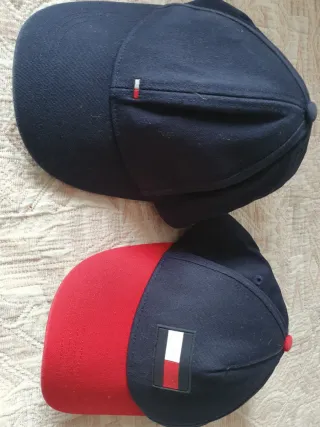 Consegna di cappelli Tommy Hilfiger per bambini nuovi