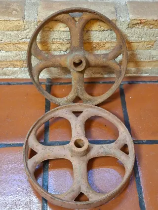 Ruedas de hierro fundido antiguas