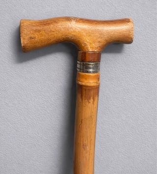 Bastón de madera y metal