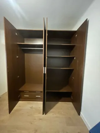 Armario ropero de madera