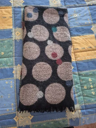 Pañuelo/bufanda con círculos beige y negro