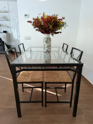 Mesa de comedor cristal y metal Ikea