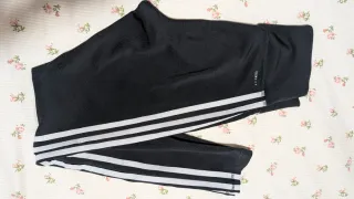 Leggings Adidas Negros con Rayas Blancas