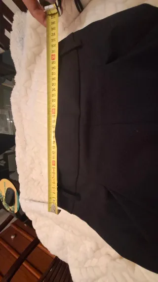 Saia preta com bolsos drapeados