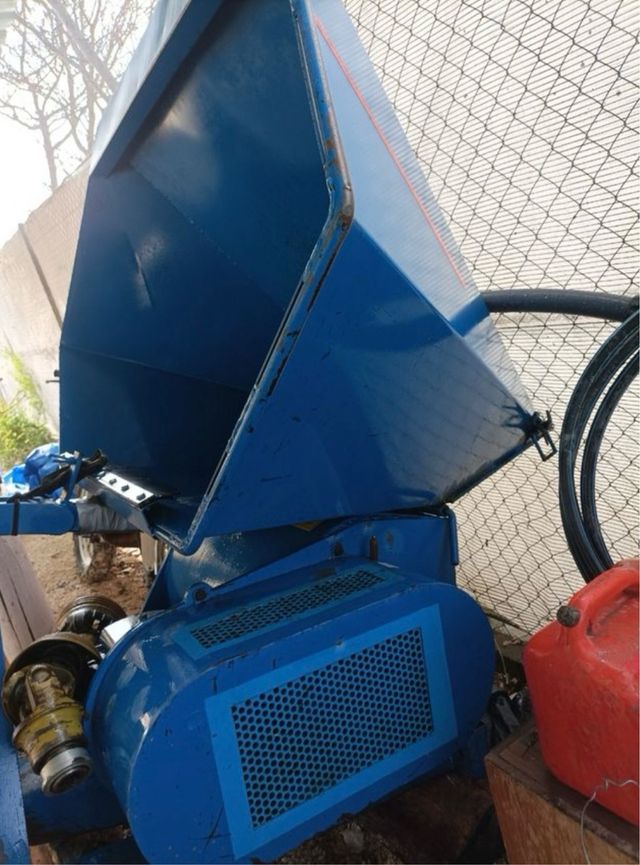 Picadora de forraje azul