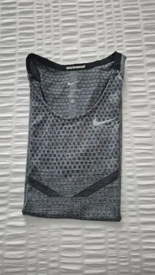 Camiseta tirantes running Nike gris