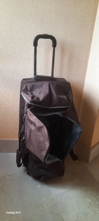 Maleta de viaje con ruedas marrón