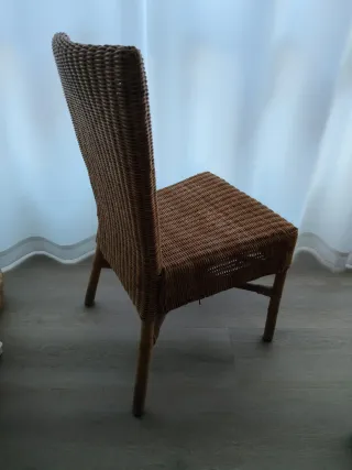 MESA Y SILLAS COMEDOR