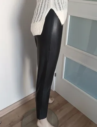 Pantalones efecto piel Zara