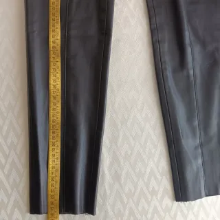 Pantalones efecto piel Zara