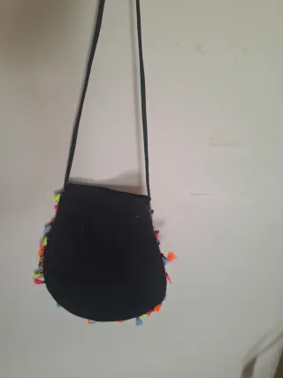 Bolso étnico bordado con flecos. Sin Marca