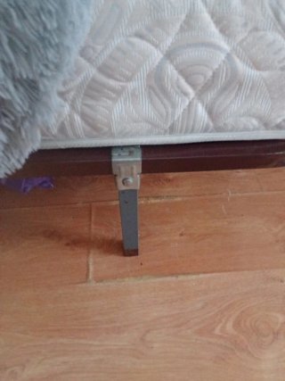 Mueble de dormitorio2 mesita una cómoda y colchón