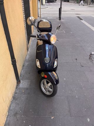Vespa LX 50cc Azul y Beige