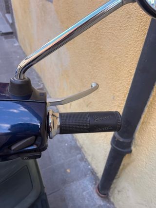 Vespa LX 50cc Azul y Beige