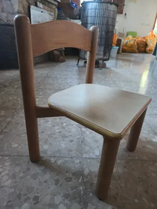 7 Taburetes de madera