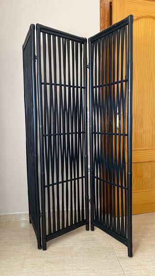 Biombo de ratán separador de espacios