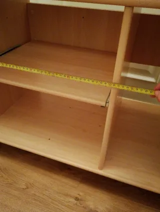 Scrivania con scomparti e ruote