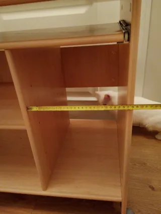 Scrivania con scomparti e ruote