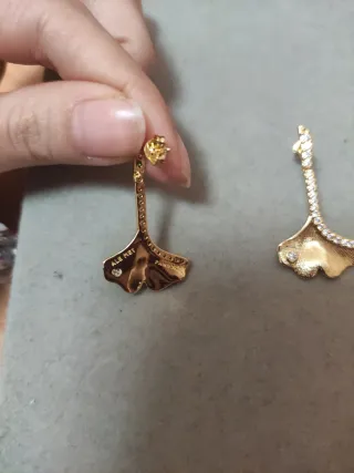 Pendientes Pandora Hojas Doradas con Circonitas