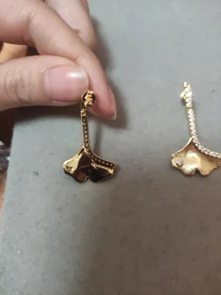 Pendientes Pandora Hojas Doradas con Circonitas